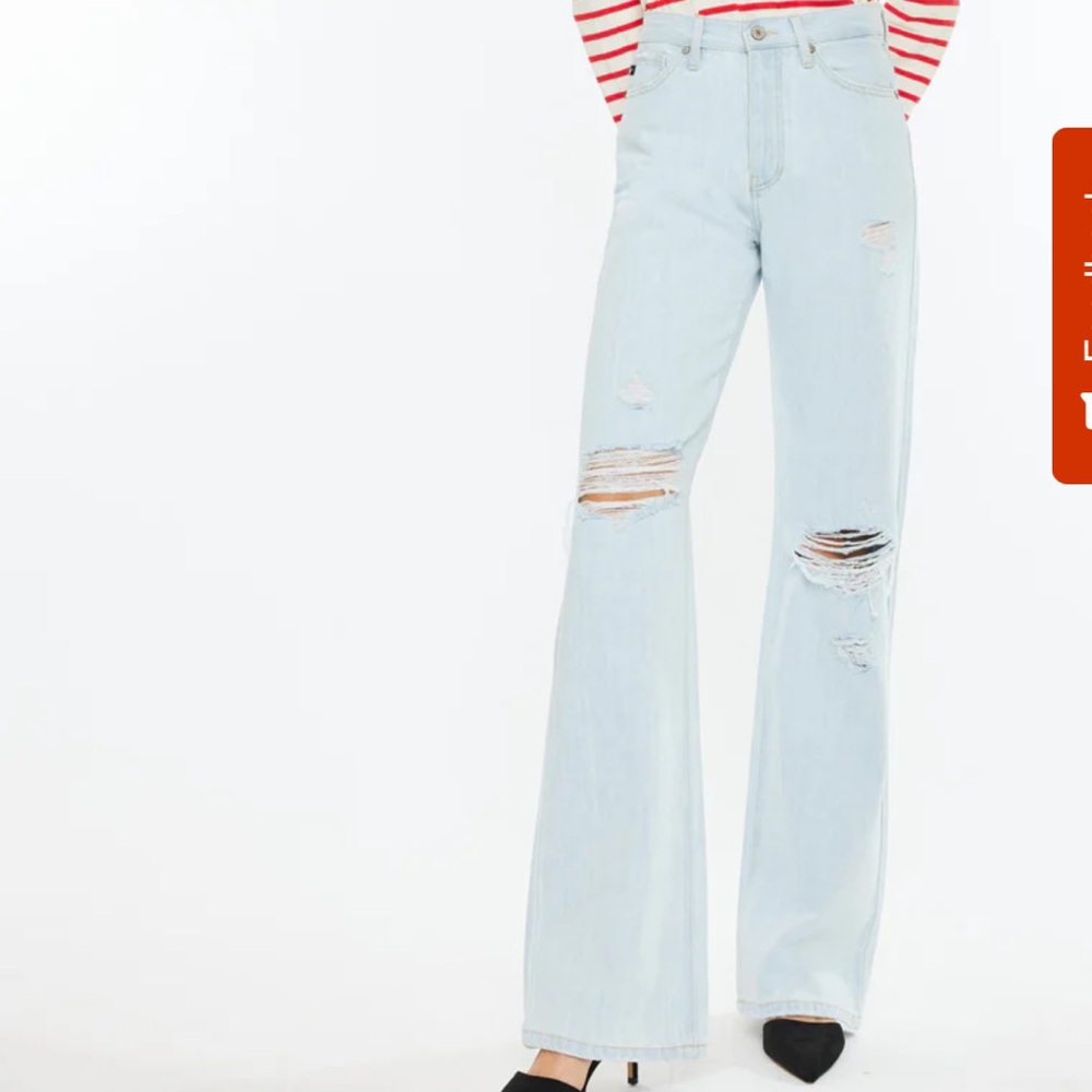 NWT KanCan Lightwash Ultra High Rise 90’s Flare Flare/Wide Leg Jeans